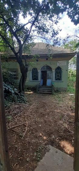 Casă cu 6 camere cu Teren 2826 Mp în Dobrotești