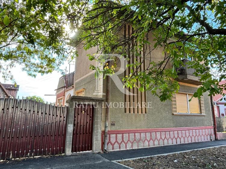 Casă individuală cu 4 camere cu Canalizare în Central