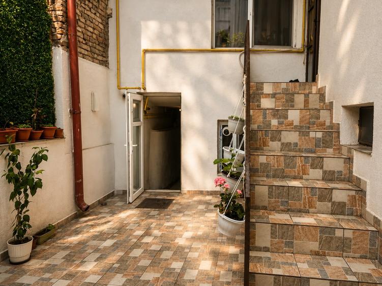 Apartament cu 3 camere decomandat, mobilat în Peninsula