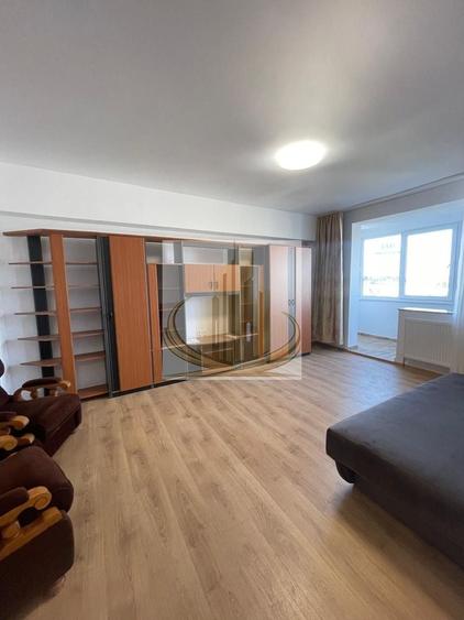 Apartament cu 3 camere, mobilat în Central