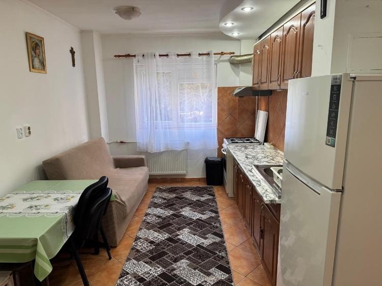 Apartament cu 2 camere semidecomandat în Berceni