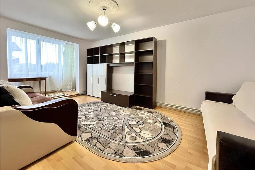 Apartament cu 3 camere decomandat în Tractorul