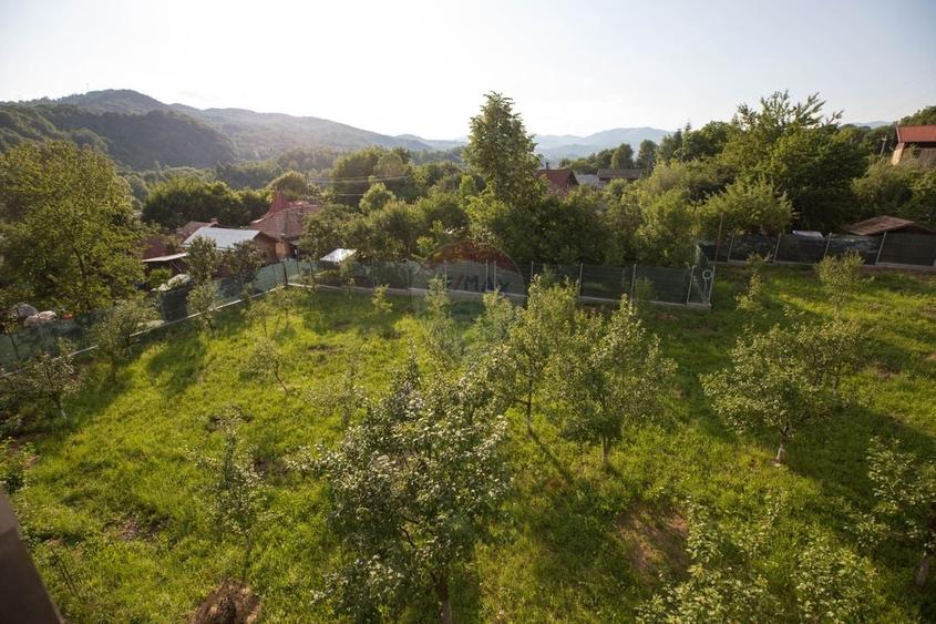 Casă / Vilă cu 8 camere de vânzare - 42