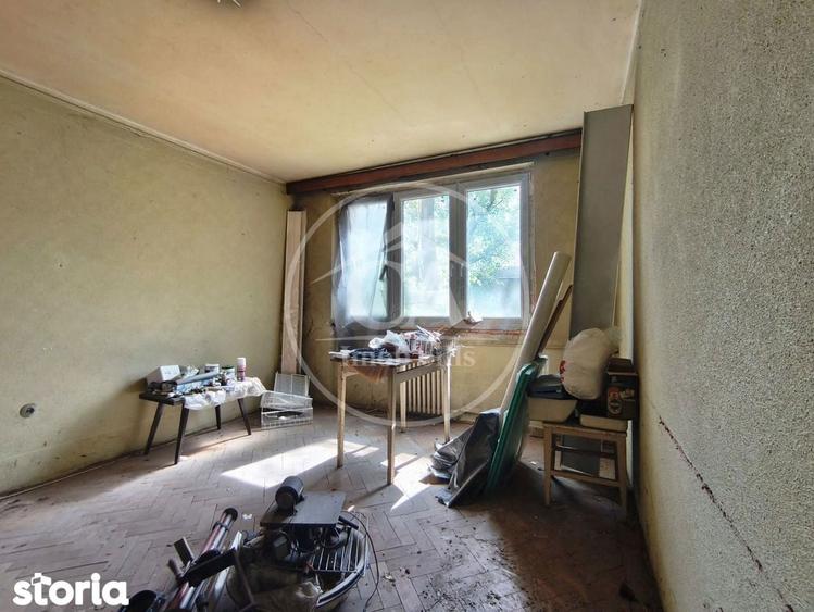 Apartament cu 3 camere semidecomandat în Centru Civic