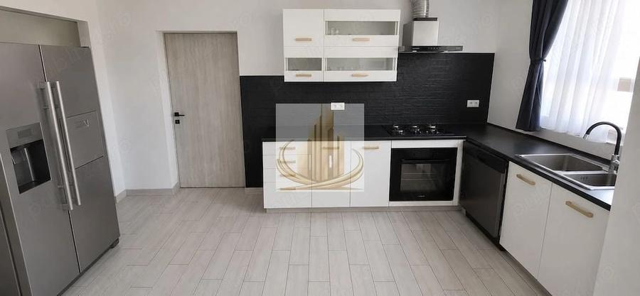 Casă individuală cu 4 camere cu Piscina în Plopi