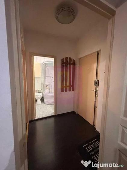 Garsonieră decomandată în Decebal
