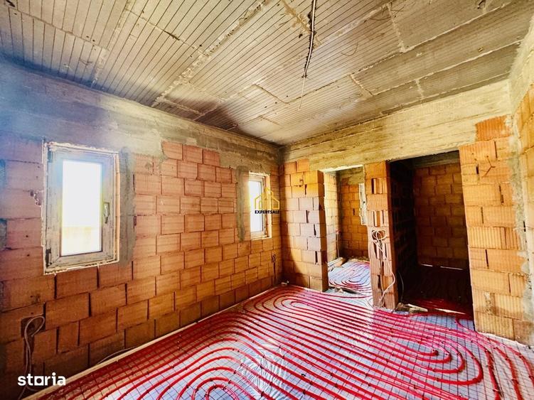 Casă cu 3 camere cu Teren 295 Mp în Central