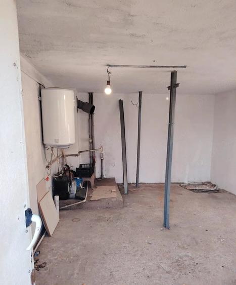 Casă cu 7 camere cu Teren 1600 Mp în Potigrafu