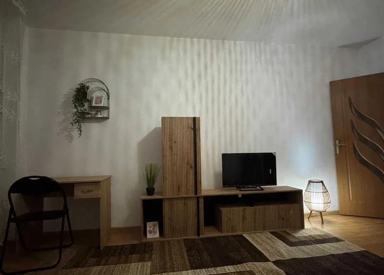 Garsonieră decomandată în Podu Roș