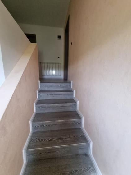 Casă individuală cu 5 camere cu Canalizare în Vetiș