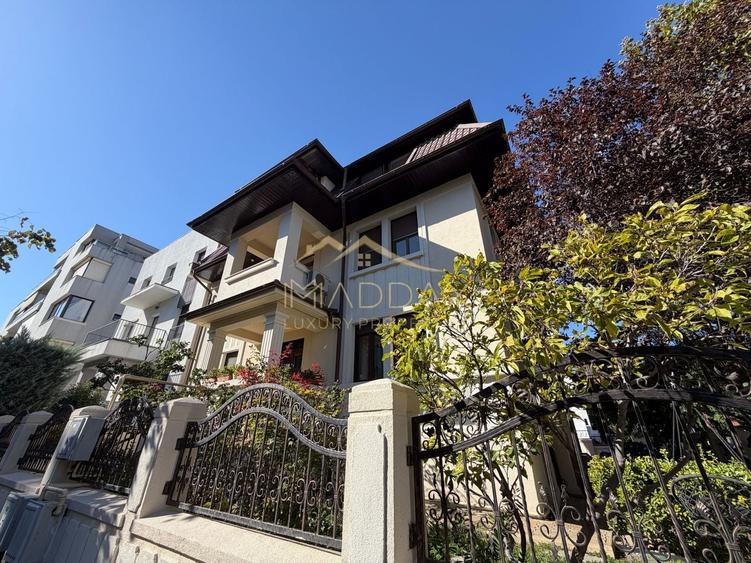 Casă individuală cu 4 camere decomandat cu Canalizare în Capitale
