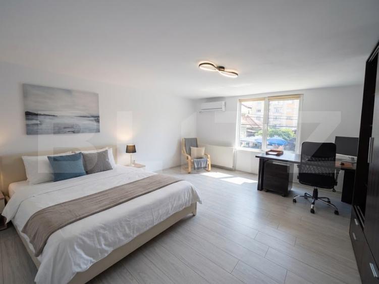 Apartament cu 3 camere semidecomandat, mobilat în Între Lacuri