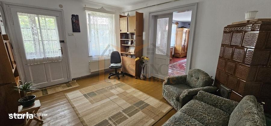 Casă cu 4 camere în Schei