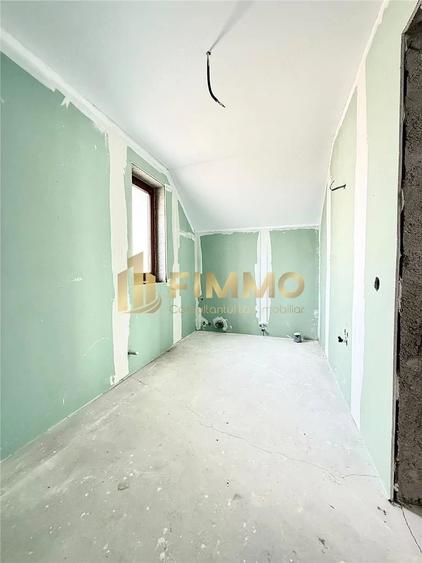 Casă cu 6 camere cu Teren 400 Mp în Ipotești