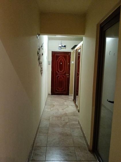 Apartament cu 3 camere în Tomis III