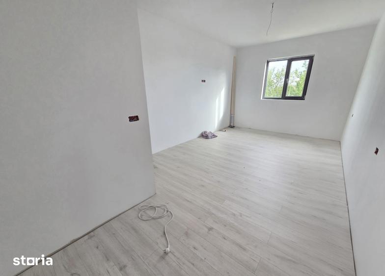 Casă cu 4 camere cu Teren 1300 Mp în Răzvad