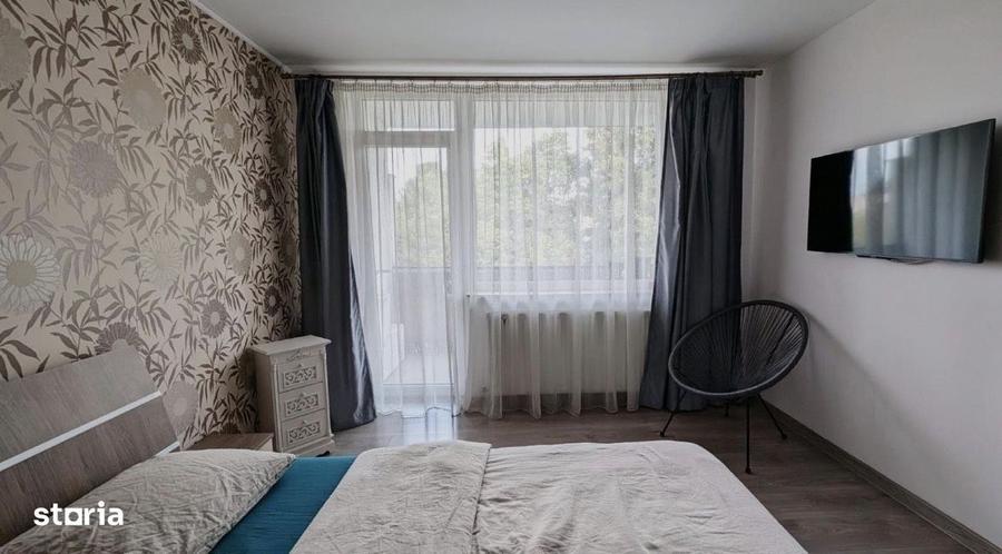 Apartament cu 3 camere semidecomandat, mobilat în Semicentral