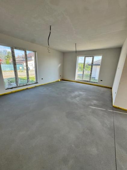 Casă cu 4 camere cu Teren 694 Mp în Satu Nou de Jos
