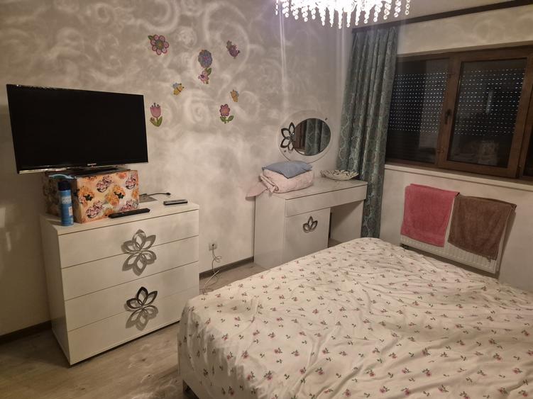 Casă individuală cu 4 camere cu Canalizare în 1 Decembrie
