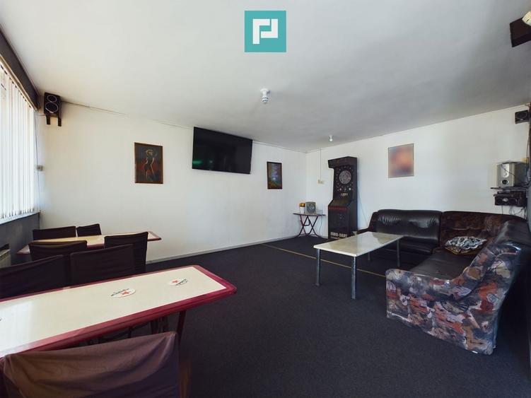 Casă individuală cu 8 camere cu Canalizare în Pârneava