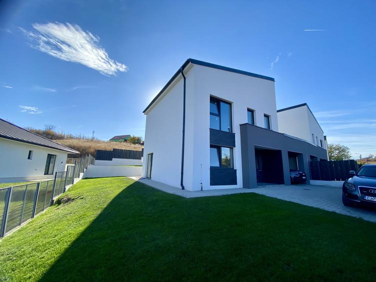 Duplex cu 4 camere cu Canalizare în Dezmir
