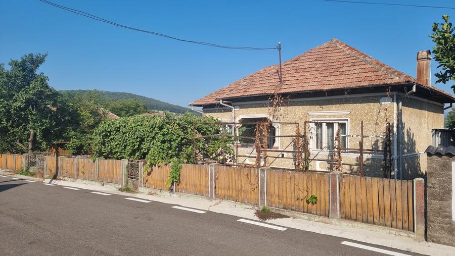 Casă individuală cu 3 camere cu Canalizare în Bunești