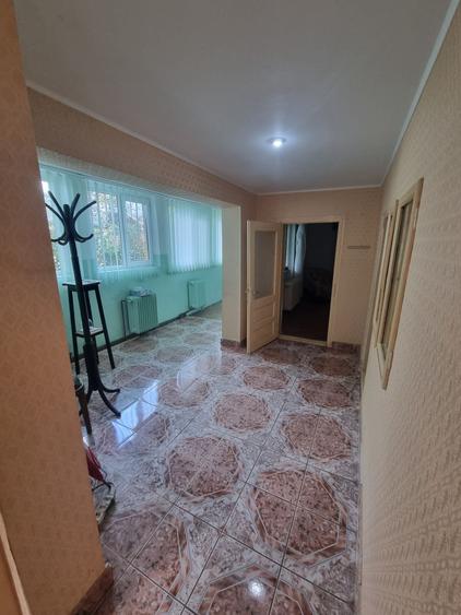 Casă cu 3 camere în Cantacuzino