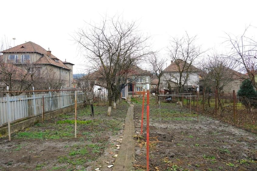 Casă individuală cu 4 camere cu Canalizare în Central