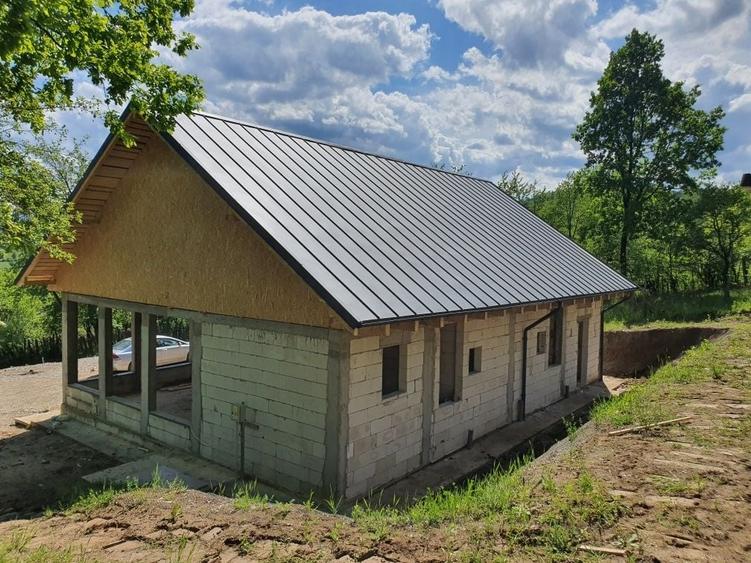 Casă cu 4 camere în Coman