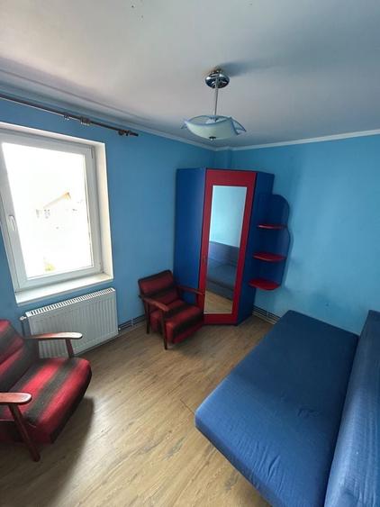 Apartament cu 4 camere decomandat în Teiu