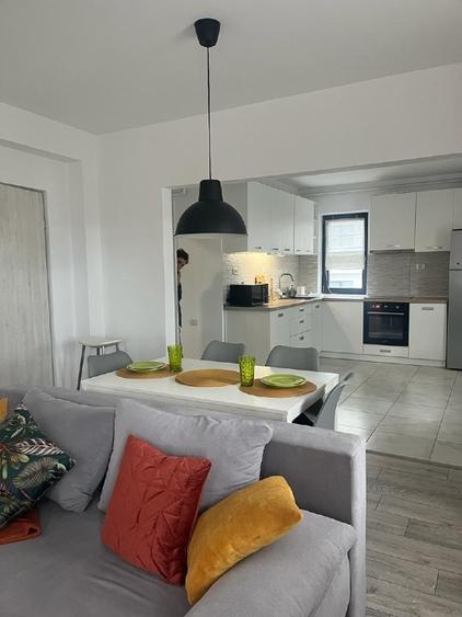 Apartament cu 2 camere decomandat în Tractorul