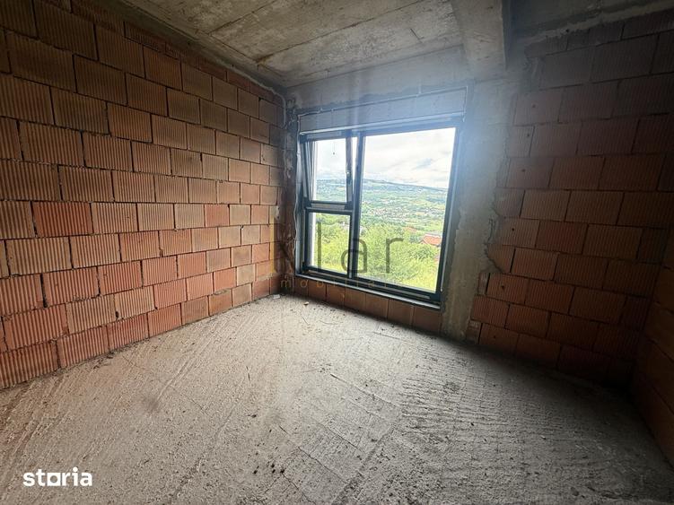 Casă cu 4 camere cu Teren 214 Mp în Borhanci
