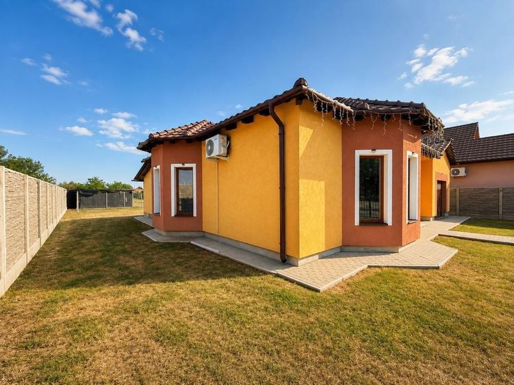 Casă individuală cu 4 camere cu Canalizare în Exterior Sud
