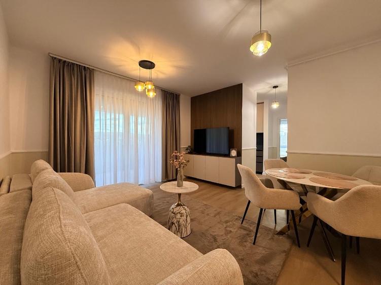 Apartament cu 3 camere semidecomandat în Florești