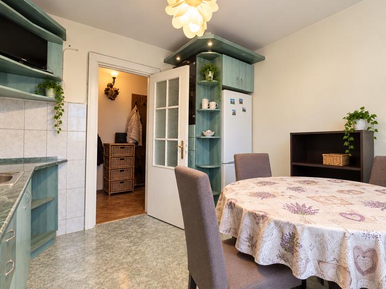 Apartament cu 3 camere decomandat în Complex Studențesc