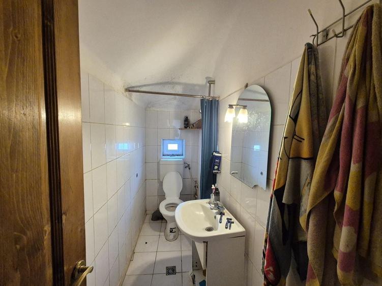 Apartament cu 7 camere semidecomandat în Universitate