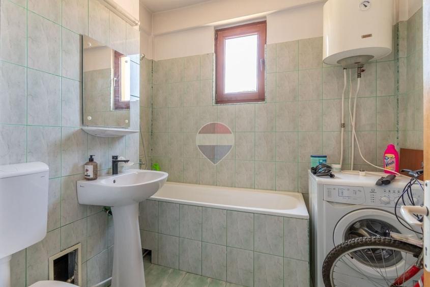 Apartament cu 2 camere semidecomandat, mobilat în Florești
