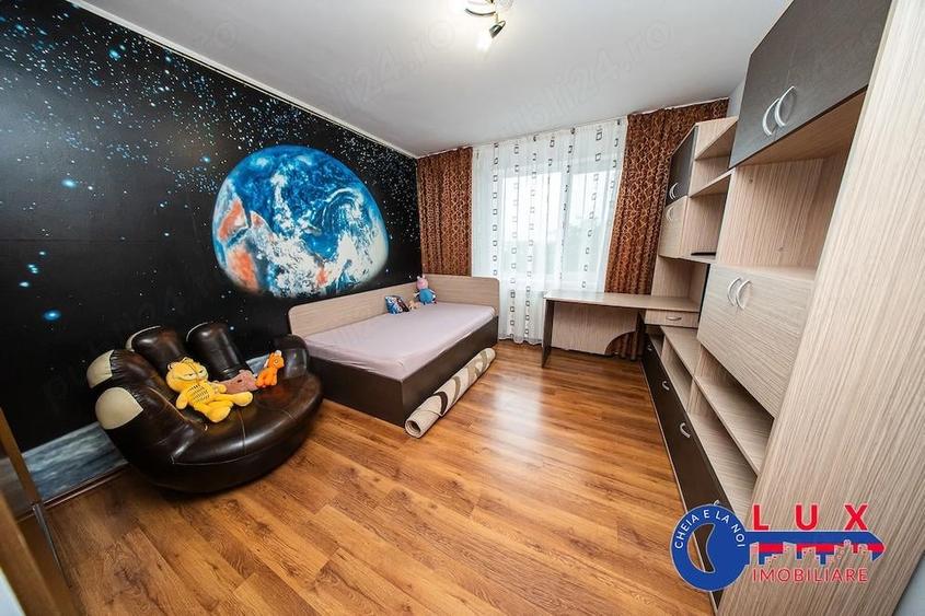 Apartament cu 3 camere decomandat în Spitalului