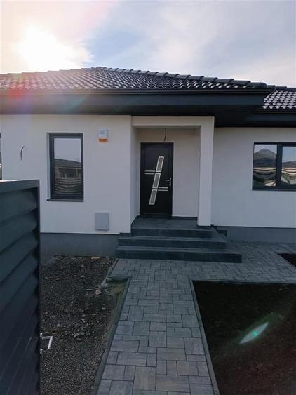 Casă individuală cu 5 camere cu Teren 500 Mp în Tărlungeni