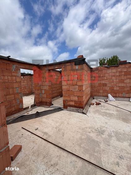Casă cu 2 camere cu Teren 550 Mp în Central