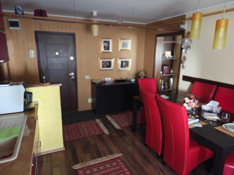 Apartament cu 3 camere decomandat în Exterior Vest