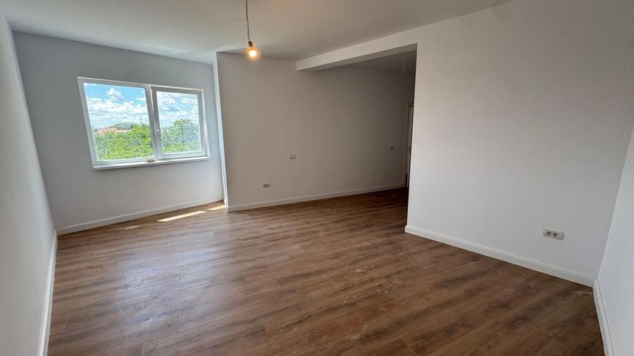 Apartament cu 2 camere în Plopi