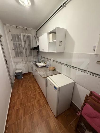 Garsonieră decomandată, mobilată în Între Lacuri