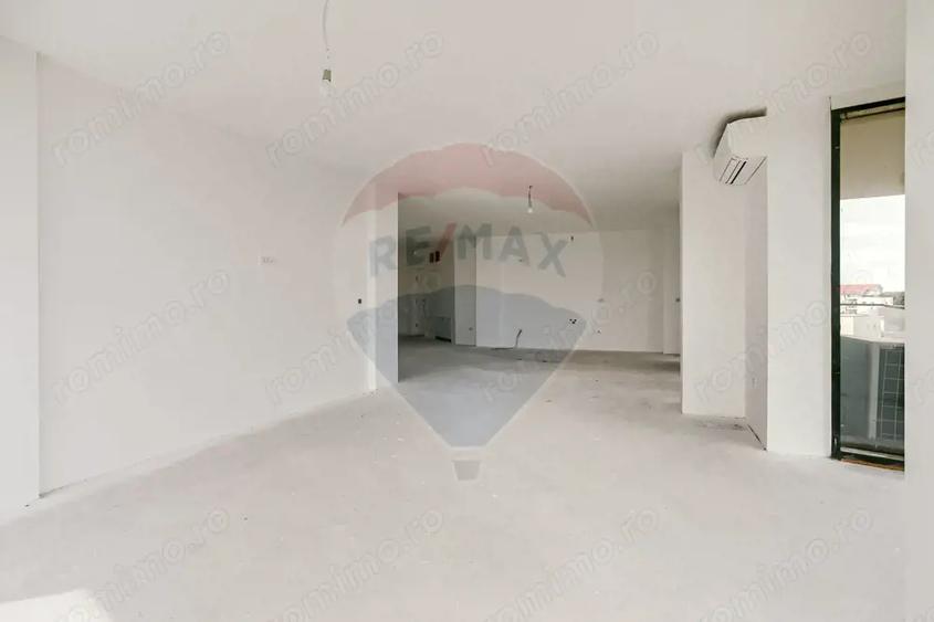 Apartament cu 3 camere semidecomandat în Subcetate