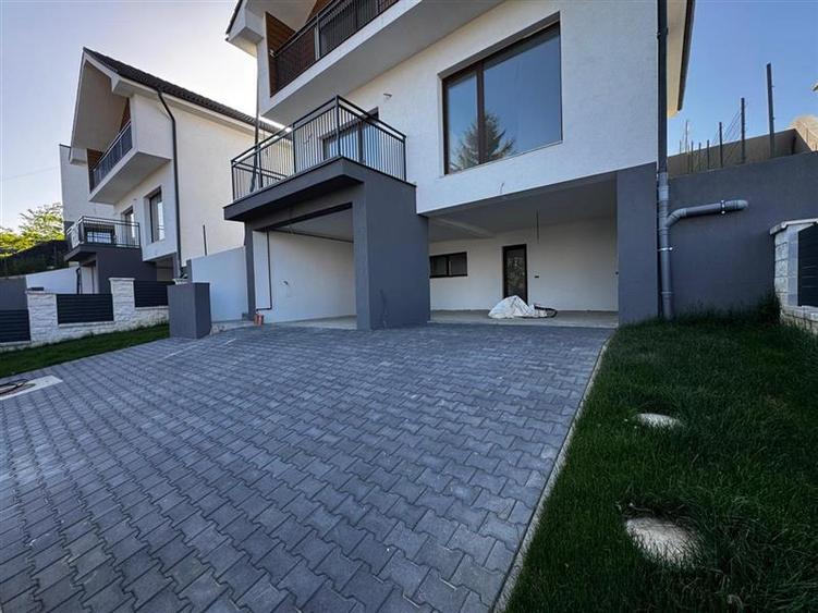 Casă individuală cu 4 camere cu Canalizare în Feleacu