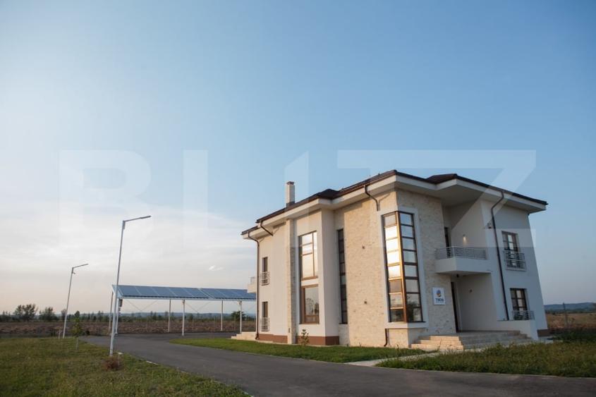 Casă individuală cu 5 camere cu Canalizare în Sud