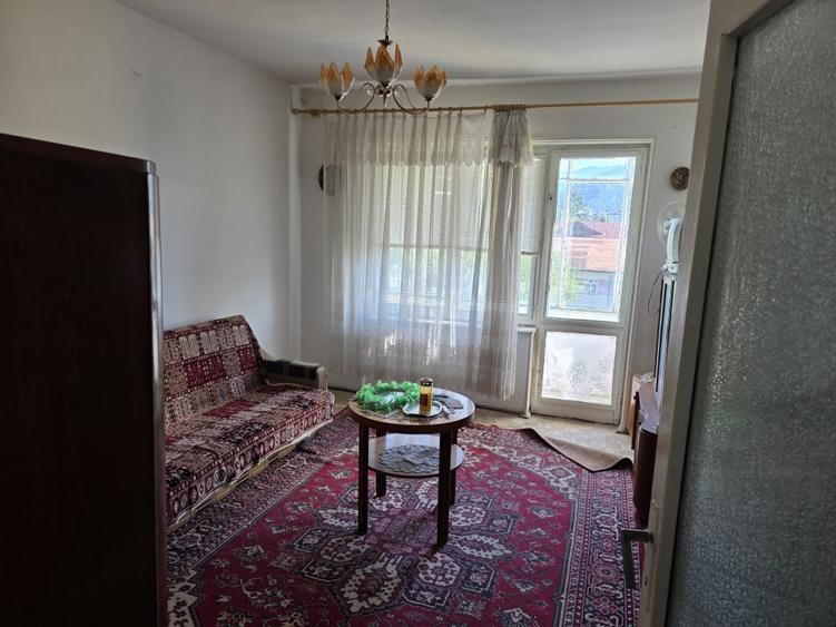 Apartament cu 2 camere decomandat în Tractorul