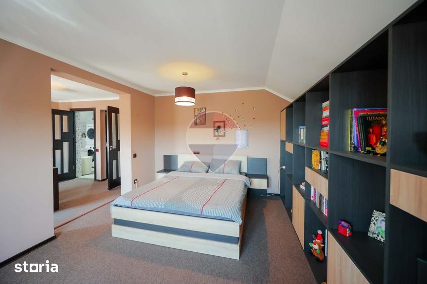 Casă cu 5 camere cu Teren 505 Mp în Central