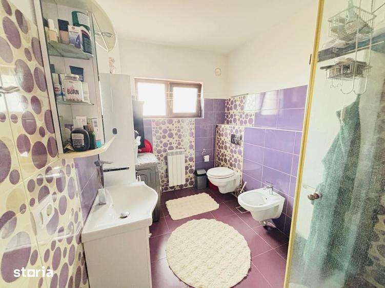 Casă cu 5 camere cu Teren 1000 Mp în Șcheia