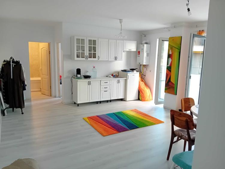 Apartament cu 3 camere decomandat în Florești